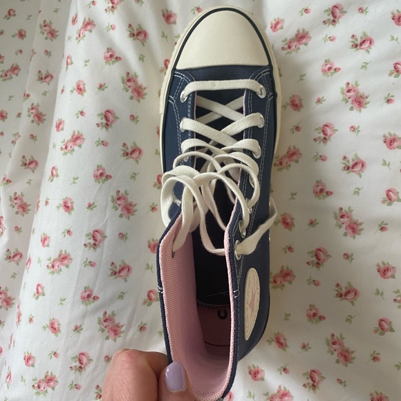 NWOT Converse Platform Hightops - Picture 2 of 5